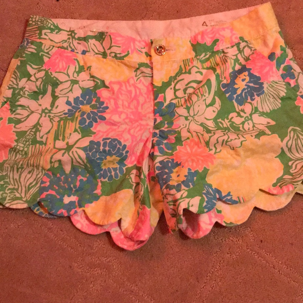 size 4 lily pulitzer scalloped shorts